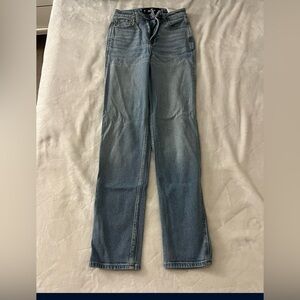 Hollister Ultra High Rise Mom Jeans